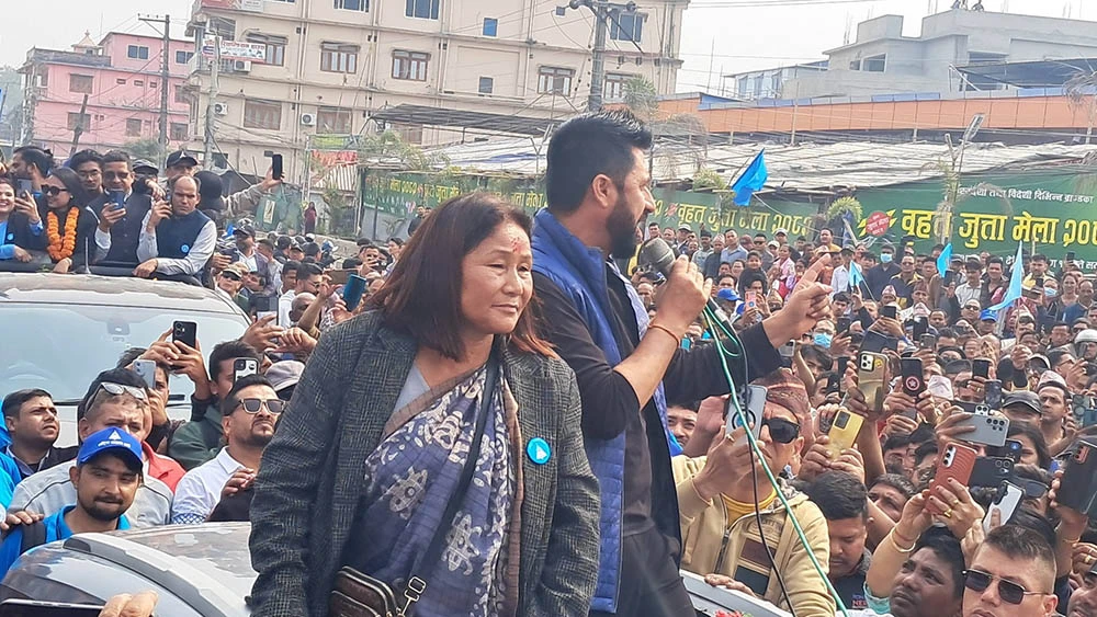 झापा पुगेका रवि लामिछानेको प्रश्न - पूर्व सभामुखले कुन मुखले भोट माग्दै हुनुहुन्छ ?