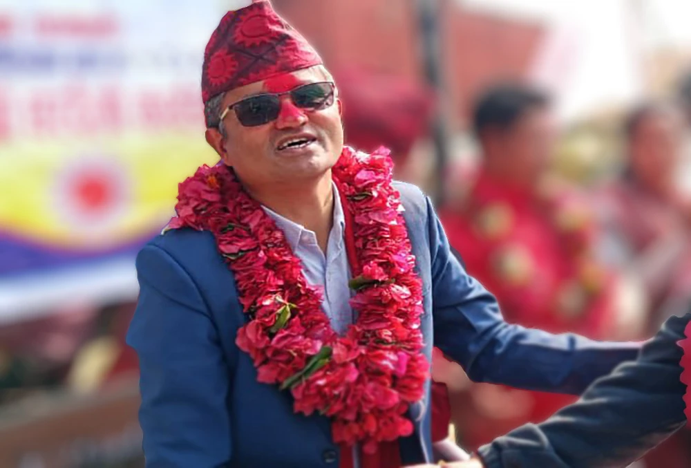 बाबुराम भट्टराई र दिपक मनाङ्गेको फोटो राख्दै सुर्य थापाले भने- 'मनाङ्गेलाई लुकाईयो'