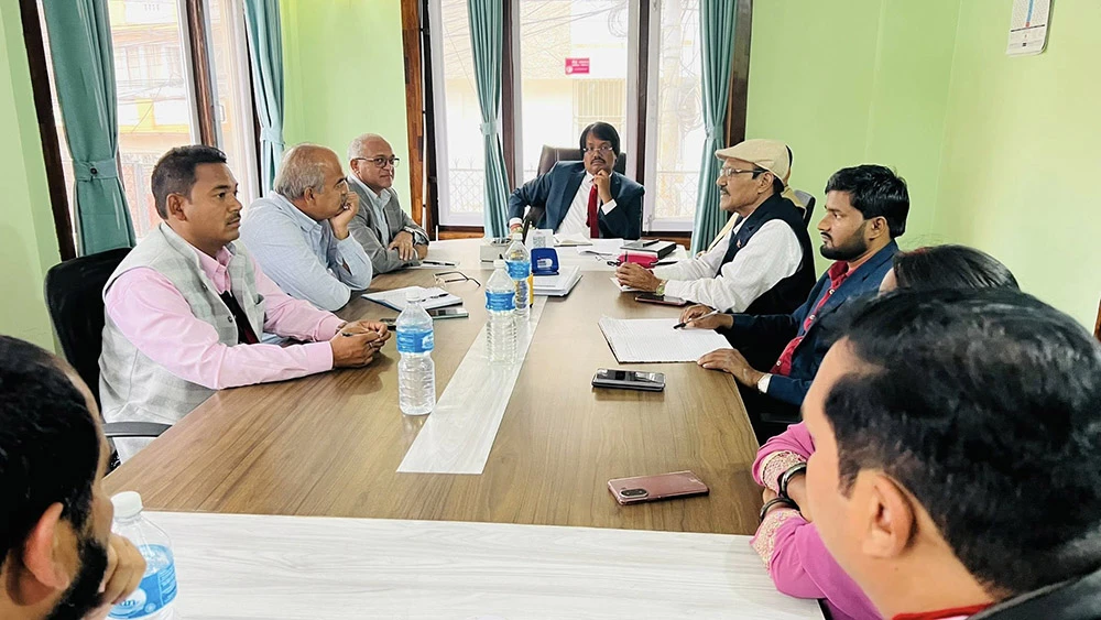 जनमत पार्टीका कार्यकर्ता द्वारा ताेडफाेड