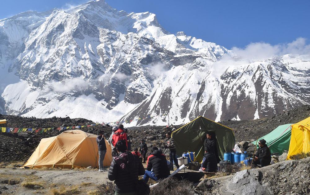 हिमाल आरोहणका लागि ५५ टोलीका ५७९ जनाले लिए आरोहण अनुमति