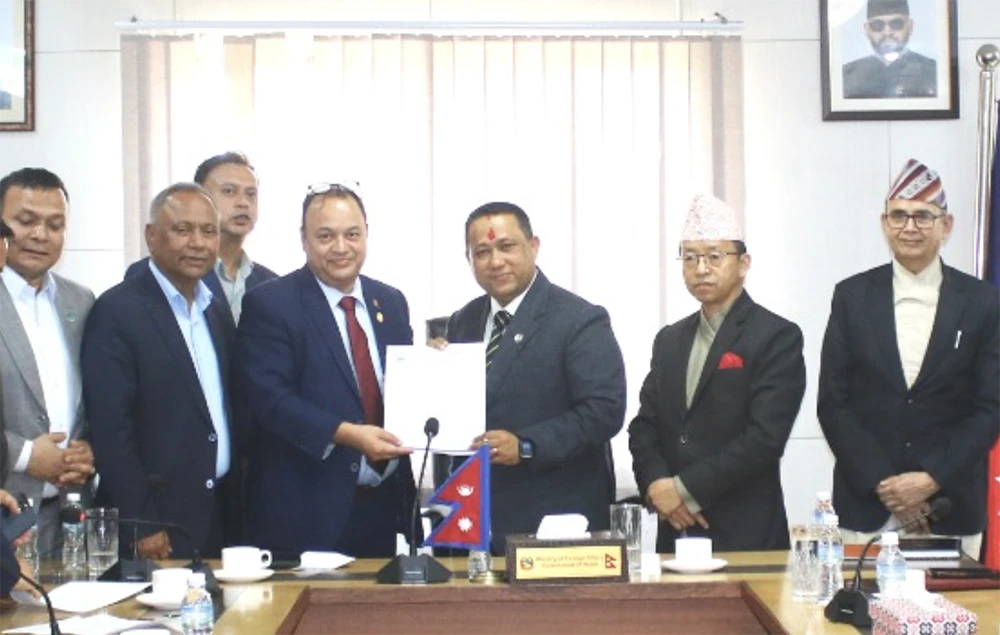 विदेशमा बस्ने नेपालीको अधिकार सुनिश्चित गर्न एनआरएनएको माग