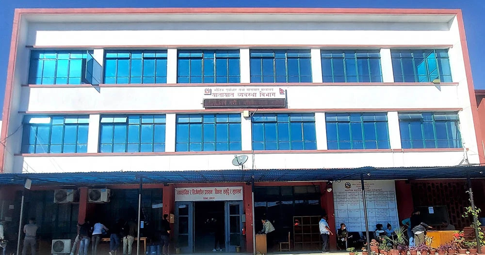 रास्वपा सरकारले फेरि बढायो सार्वजनिक यातायातको भाडादर