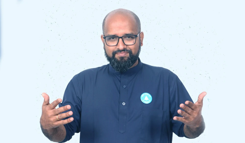 जसपा (लोकतान्त्रिक) बनाउँन 'साईकल' लिएर निर्वाचन आयोग पुगे महन्त ठाकुर 