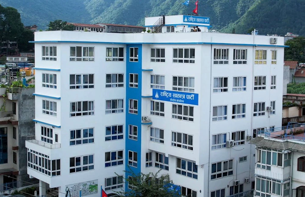 रोल्पा दुर्घटनाको तीन दिन पछि रास्वपाको विज्ञप्ति : सडक सुरक्षाको अवस्थाबारे गम्भीर प्रश्न उठ्यो
