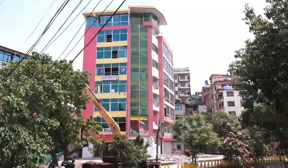 हेटौडामा डोजर चलेपछि विद्या श्रेष्ठले छोडिन् कुलमानको साथ : केन्द्रीय सदस्यबाट राजीनामा