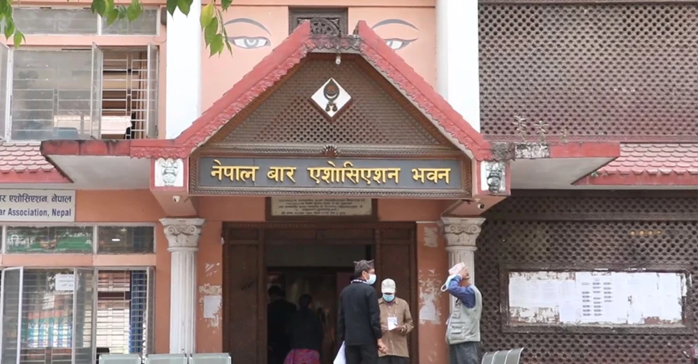 सांसदहरुलाई स्वकीय सचिव राख्न दिने सरकारको निर्णयविरुद्ध सर्वोच्च रिट दर्ता