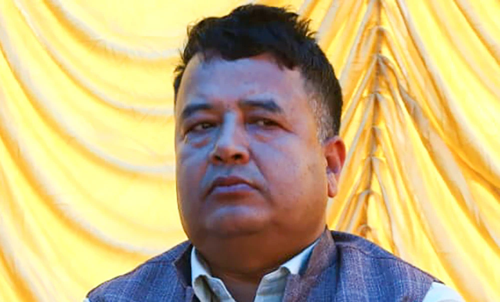 'युवासंघमा आउनुहोस्, टिकटक र फेसबुकमा भाइरल बनाईदिन्छौँ' - युवा नेता महेश बस्नेत 