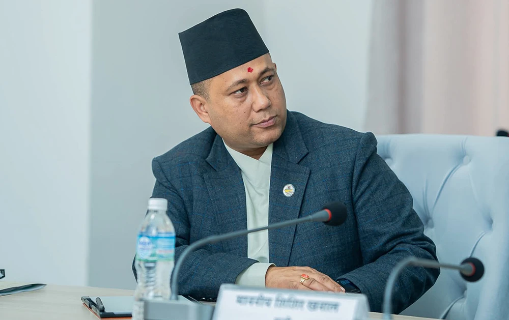 परराष्ट्रमन्त्री शिशिर खनालले राहदानी संशोधन विधेयक माथि विचार गरियोस् भन्ने प्रस्ताव प्रस्तुत गर्ने