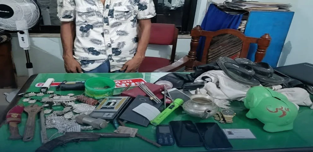 धनगढीबाट कटुवा पेस्तोलसहित भारतीय नागरिक पक्राउ