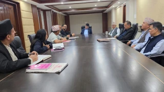 संविधान संशोधन बहसपत्र तयारी कार्यदलले गर्यो प्रचण्ड, नेपाल र खनालसँग छलफल
