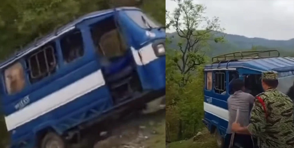 कैलालीमा ट्रक र इभी भ्यान ठोक्किदा १० जना घाइते