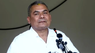 दुर्गा प्रसाईको प्रश्न - 'बच्चा पढाउन सबैले गणेश नेपाली नै हुनुपर्ने हो त ?