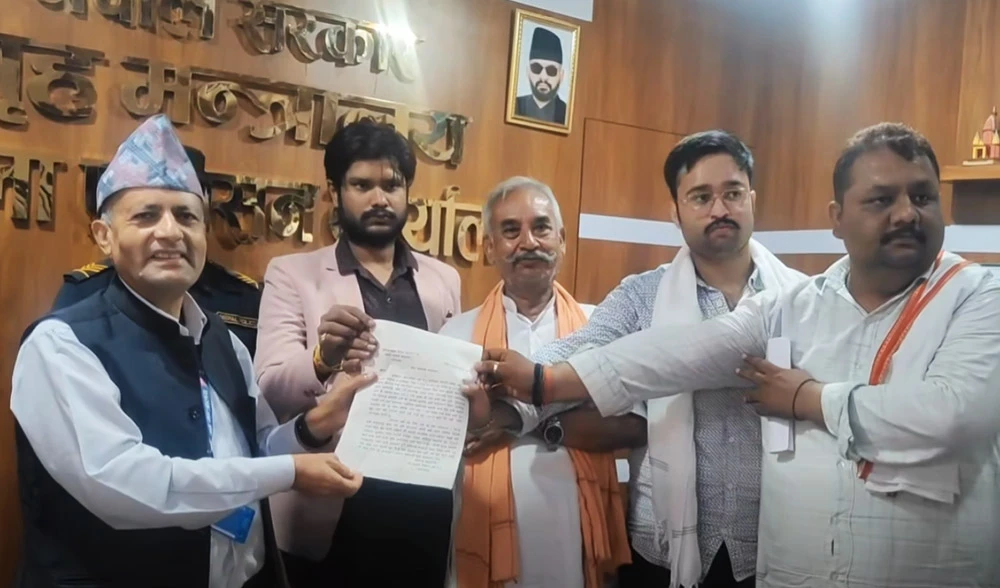 सांसद र नगर प्रमुखविरुद्धको मुद्दा फिर्ता लिन ज्ञापनपत्र