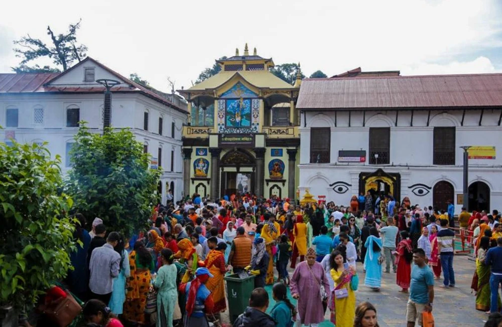 आज साउनको पहिलो सोमबार, देशभरका शिवालयमा भक्तजनको घुइँचो