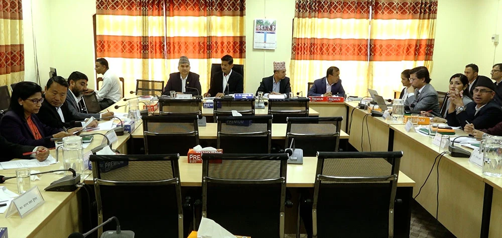 ओलीलाई साथ दिंदा महन्त ठाकुर अध्यक्षबाट 'आउट', निर्वाचन आयोगले  हटायो नाम 