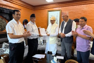 एमाले र नेकपाबीच प्रदेशमा सहकार्य गर्न तीन बुँदे सहमति, ओली र प्रचण्डले गरे हस्ताक्षर