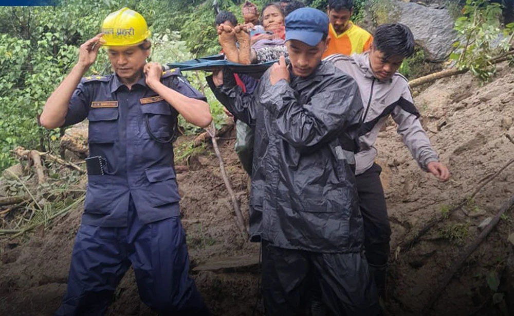 भारतको हिमाचलमा यात्रुबाहक बस पहिरोमा परेर १५ जनाको मृत्यु