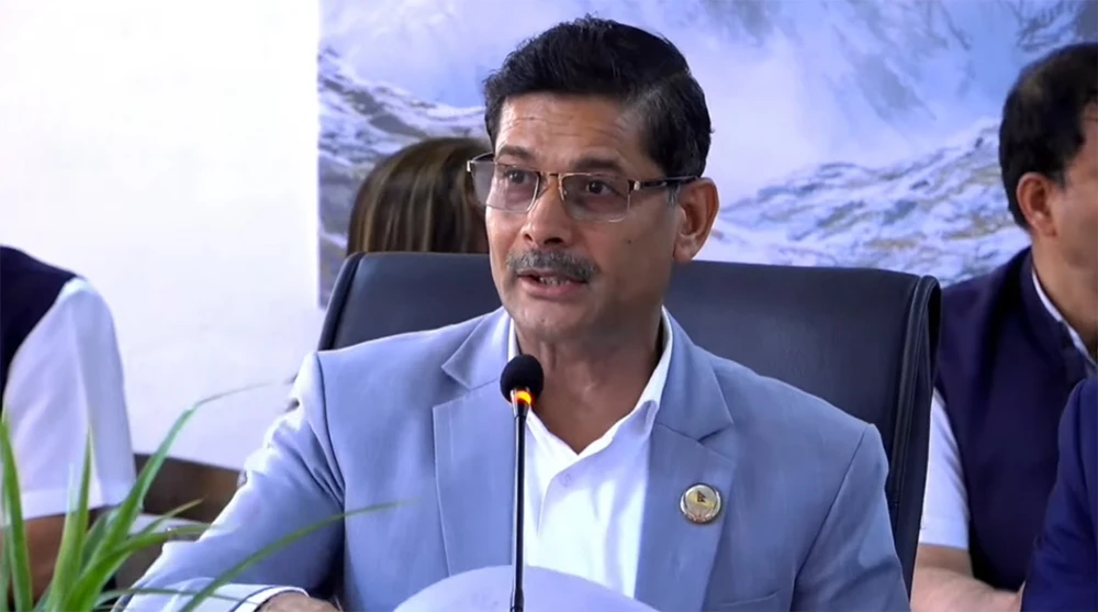 ओलीलाई साथ दिंदा महन्त ठाकुर अध्यक्षबाट 'आउट', निर्वाचन आयोगले  हटायो नाम 
