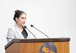 राष्ट्रिय सभामा सामाजिक सुरक्षा मन्त्री सिता बादीले मौखिक प्रश्नको उत्तर दिने
