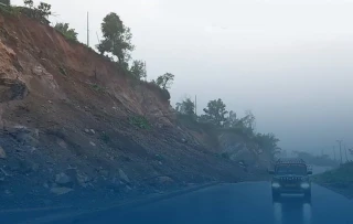 देशभरका दर्जनौँ सडक अवरुद्ध