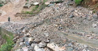 सडक कटानका कारण विभिन्न जिल्लाका प्रमुख सडक तथा राजमार्ग अवरुद्ध