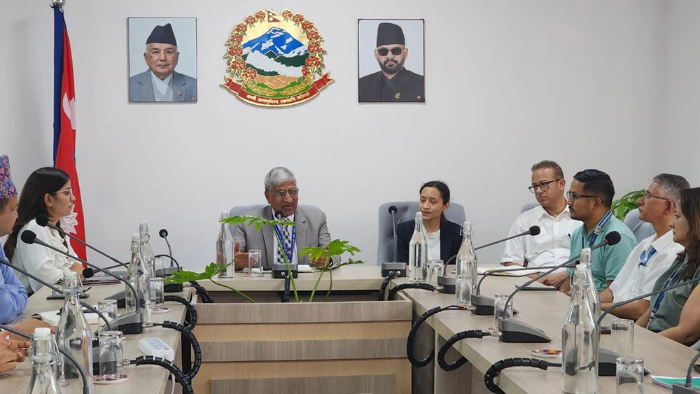 स्वास्थ्य प्रणालीलाई व्यवस्थित, गुणस्तरीय र सुलभ बनाउने विषयमा छलफल