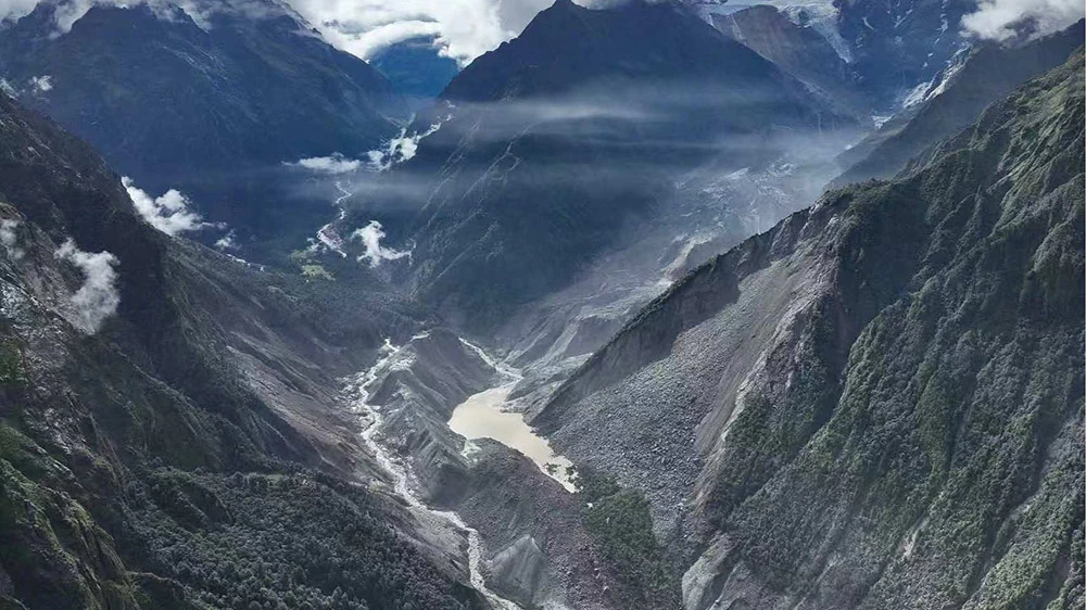चीनले दियो सीमाको ताल फुटेको सुचना, बाढीको खतरा बढ्यो