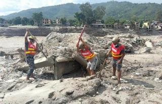 भोटेकोशी बाढी : सम्पर्कविहीन हुनेको संख्या ४ हजार नाघ्यो