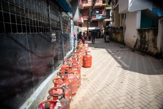 काठमाडौँमा ग्यासको मूल्य बढाइयो, ढुवानी खर्च उपभोक्ताको थाप्लोमा