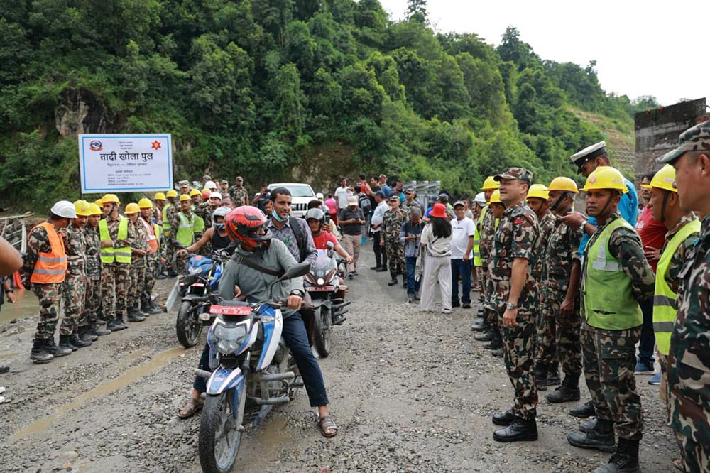 देवीघाटमा नेपाली सेनाले बनाएको तादी खोलाको एक्रो पुल सञ्चालनमा