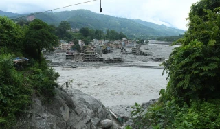 बाढी प्रभावित क्षेत्रमा थप विशेषज्ञ चिकित्सकको टोली जाँदै