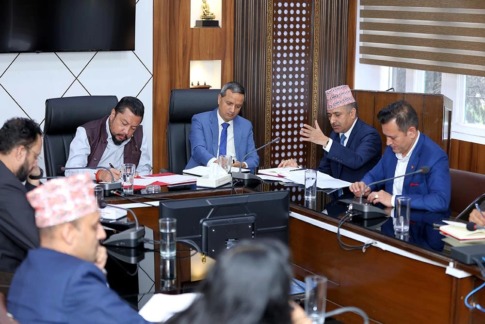 जलविद्युत् आयोजनासम्बन्धी अनुमतिपत्र बारे अध्ययन गर्न गठित समितिले के के दियो सुझाव ?