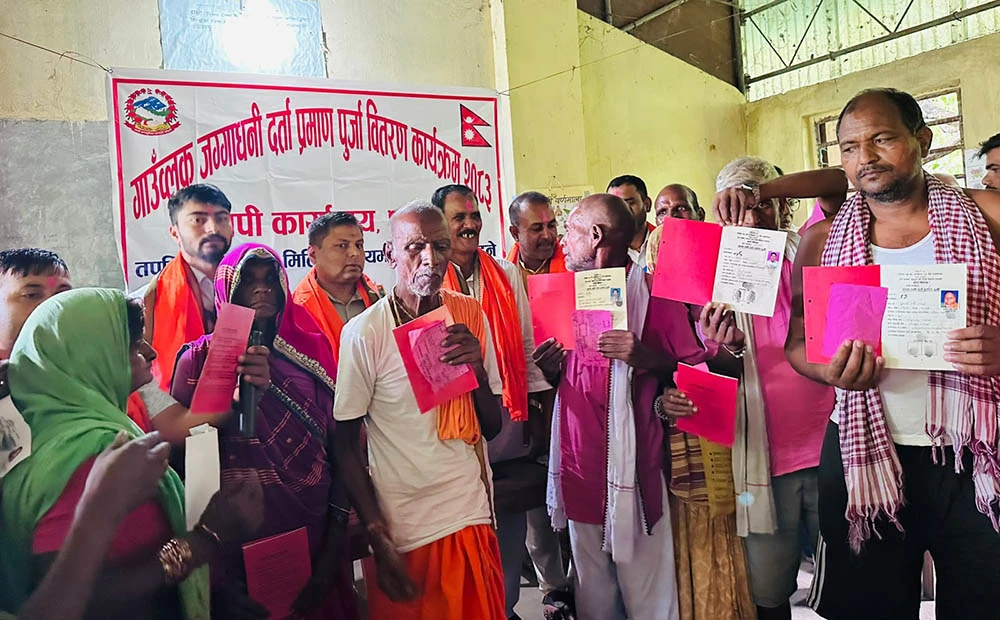 कपिलवस्तुका ७३० परिवारले पाए लालपुर्जा