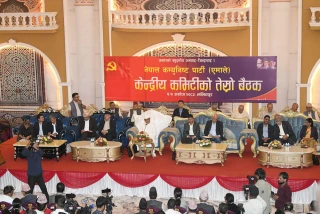 एमालेको केन्द्रीय कमिटी बैठक जारी, आज मोबाइल प्रतिबन्ध