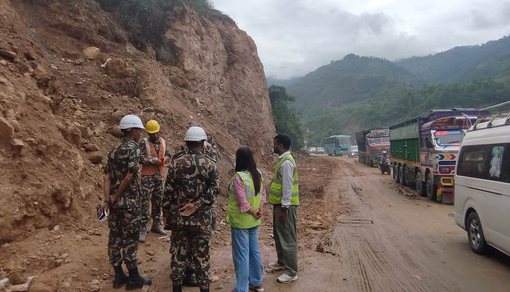 आज राति पृथ्वी राजमार्गमा सम्पुर्ण सवारी आवागमन बन्द