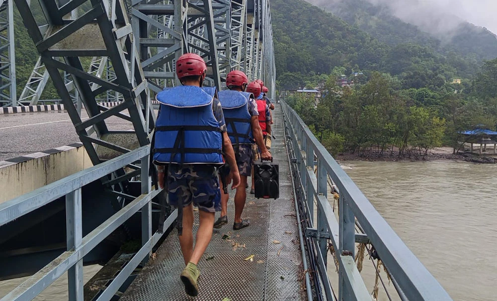 विपद्को उच्च जोखिमलाई ध्यानमा राख्दै देशभर ११ हजारभन्दा बढी सशस्त्र प्रहरी परिचालन