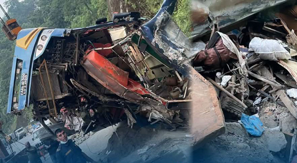 कास्कीको लेखनाथमा यात्रुबाहक बस दुर्घटना, उद्धार जारी