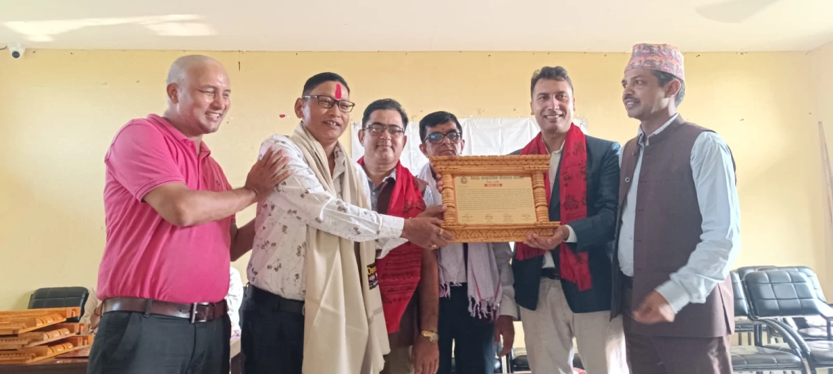 देवदह सामुदायिक विद्यालय परिवारद्वारा चार पूर्व प्रधानाध्यापक सम्मानित
