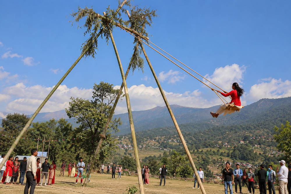 दसैँमा पर्यटकीय गन्तव्यमा पर्यटन बोर्डले लिङ्गे पिङ बनाउने