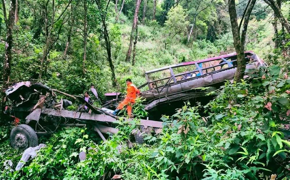 पोखरामा स्कुल बस दुर्घटना