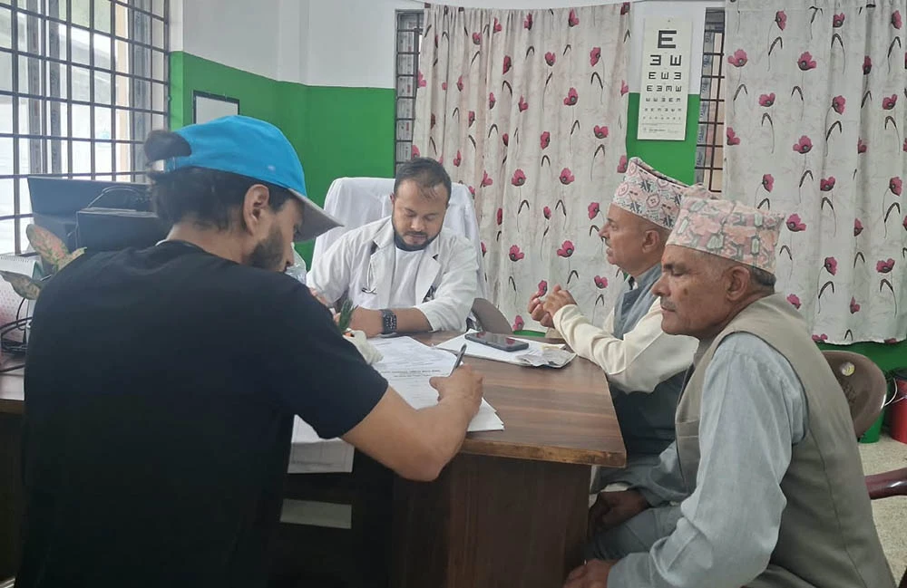 बाढी प्रभावित क्षेत्रमा गंगालालद्वारा निःशुल्क मुटु परीक्षण